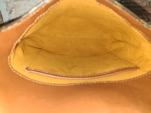 ショルダーバッグのLOUIS VUITTON