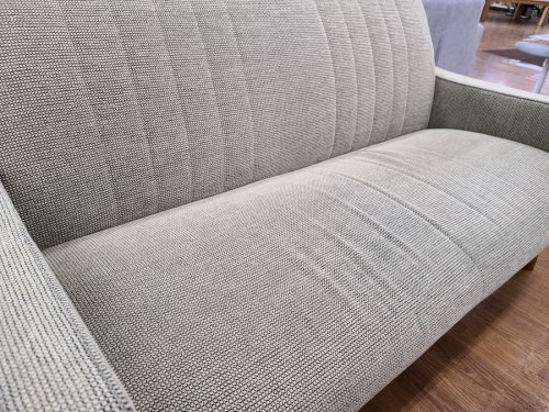 3人掛けソファーのKarimoku×UNICO