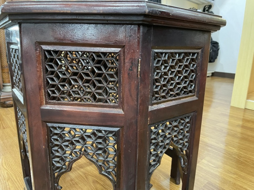 テーブルのオクタゴナルテーブル