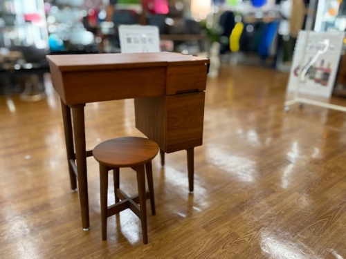 家具のドレッサー