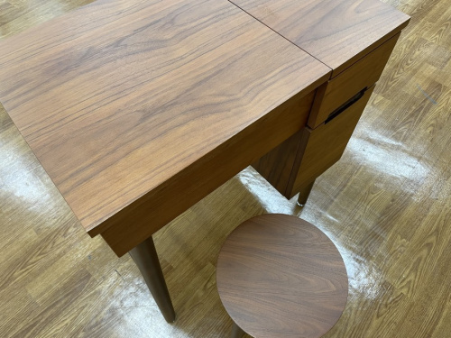 ドレッサー&スツール