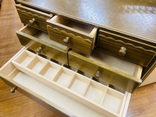 アンティークのチェスト