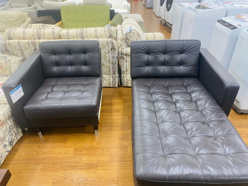 ダークブラウンの家具