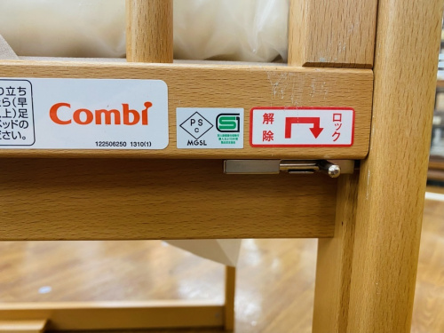 施設用ベビーベッドのcombi