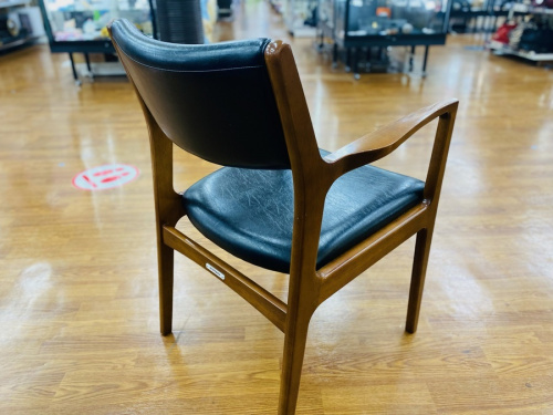 ダイニングチェアーのカリモク60+