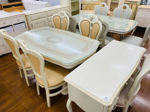 ヨーロッパ家具のローラアシュレイ