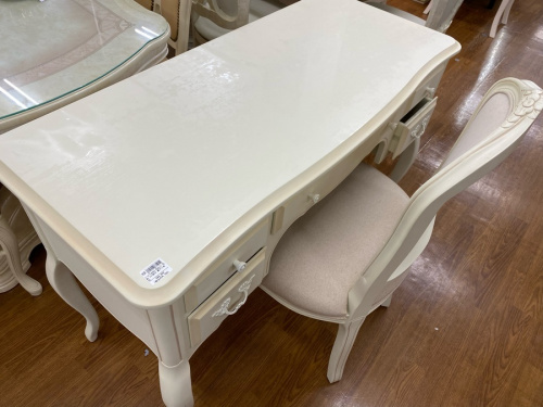 ローラアシュレイの家具