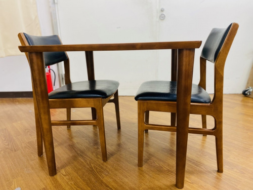 テーブルのダイニングセット