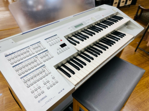 鍵盤楽器のエレクトーン