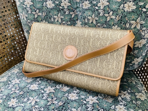 バッグのショルダーバッグ