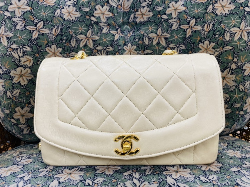 ショルダーバッグのCHANEL