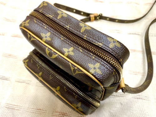 ショルダーバッグのLOUIS VUITTON