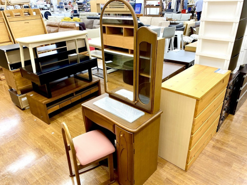 収納家具のドレッサー