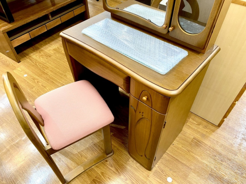 鏡台のブラウン