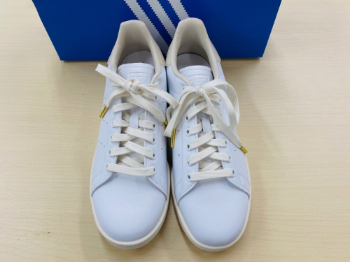 adidasのスタンスミス