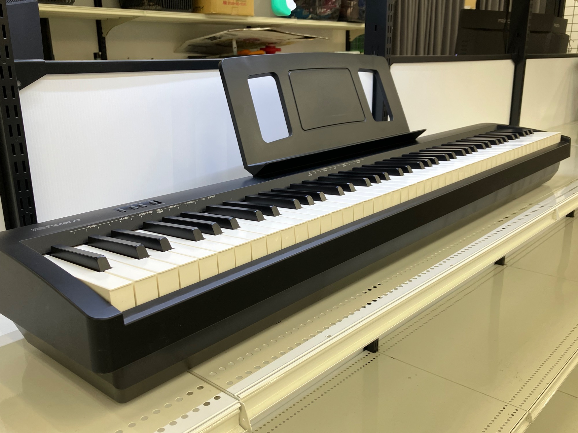 ROLAND N225 電子ピアノ ローランド　M2624 ROLAND N225 電子ピアノ ローランド M2624 - メルカリ