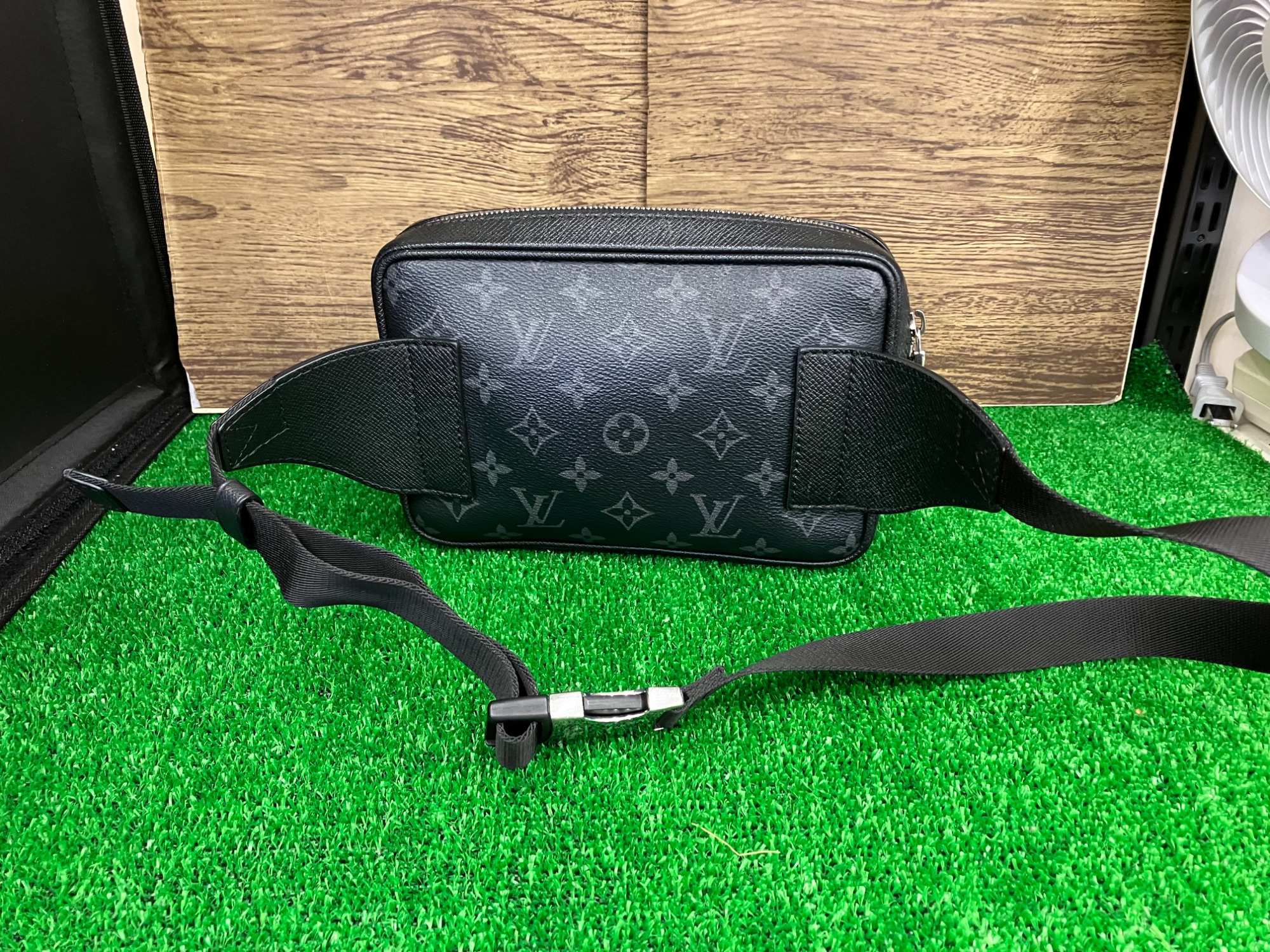 LOUIS VUITTON タイガラマ バムバッグ　FO0280 LOUIS VUITTON(ルイ・ヴィトン)】 タイガラマ バムバッグ