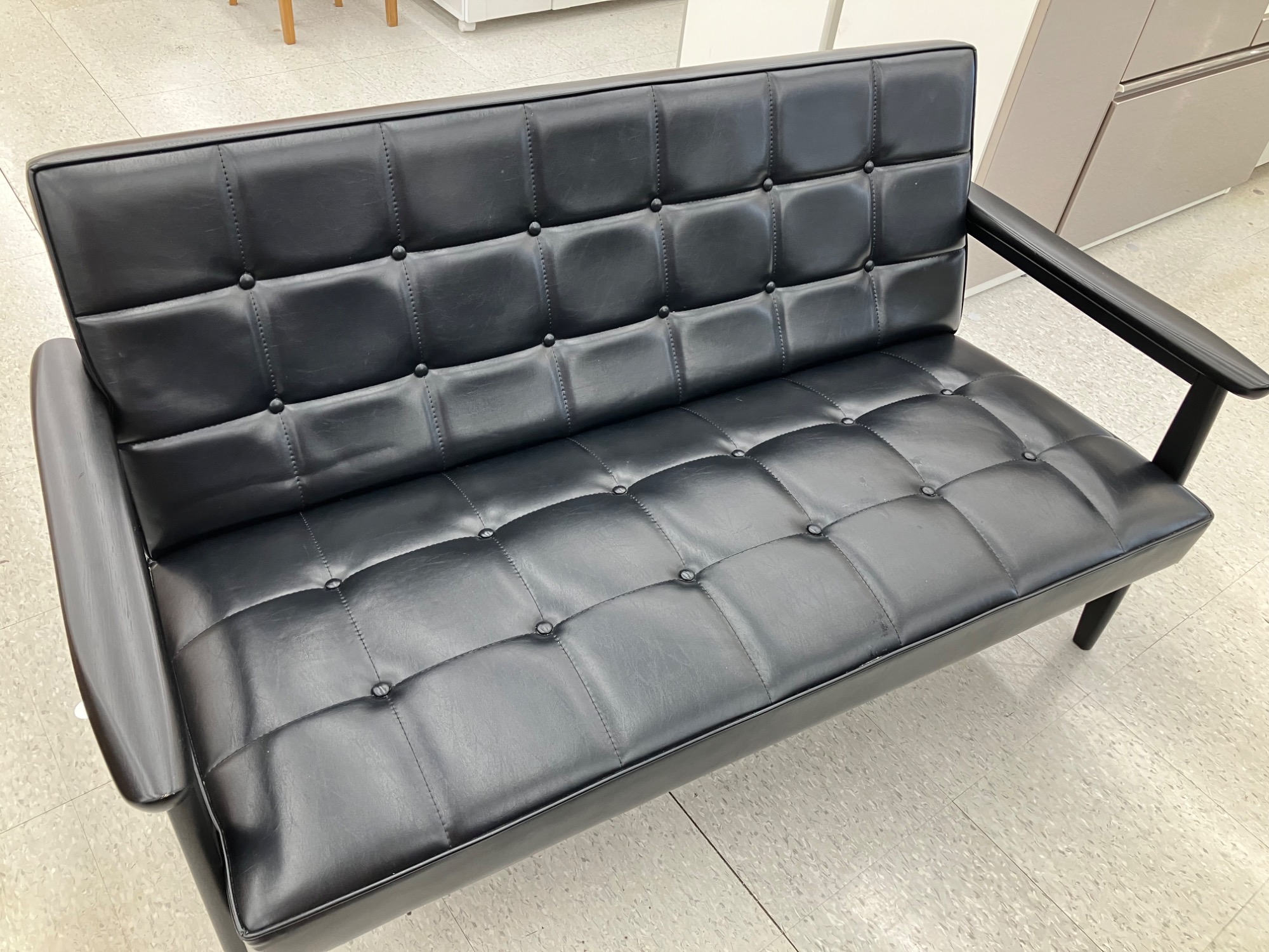 カリモク60の2人掛けソファーが買取入荷しました！｜2025年12月05日