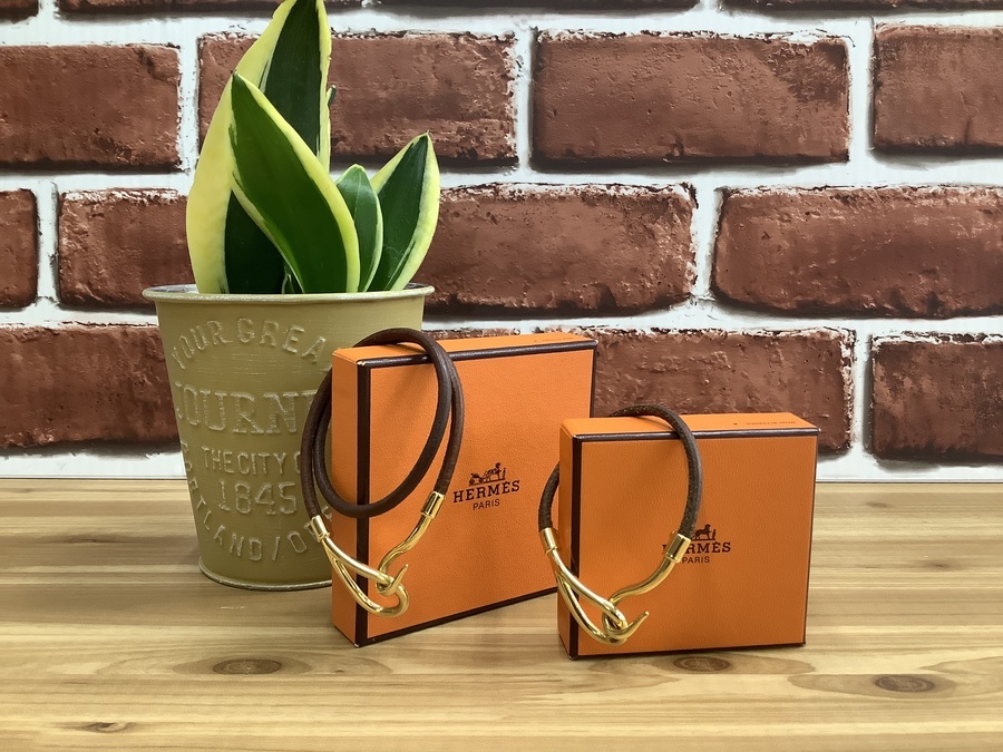 HERMES(エルメス)のジャンボレザーブレスレット、サイズ違いで