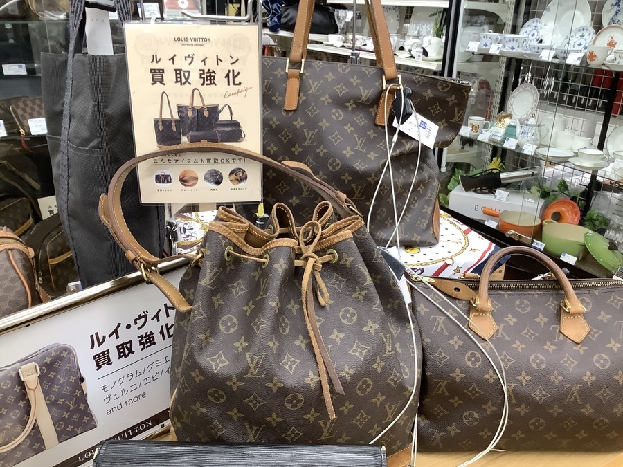 HERMES(エルメス)のジャンボレザーブレスレット、サイズ違いで