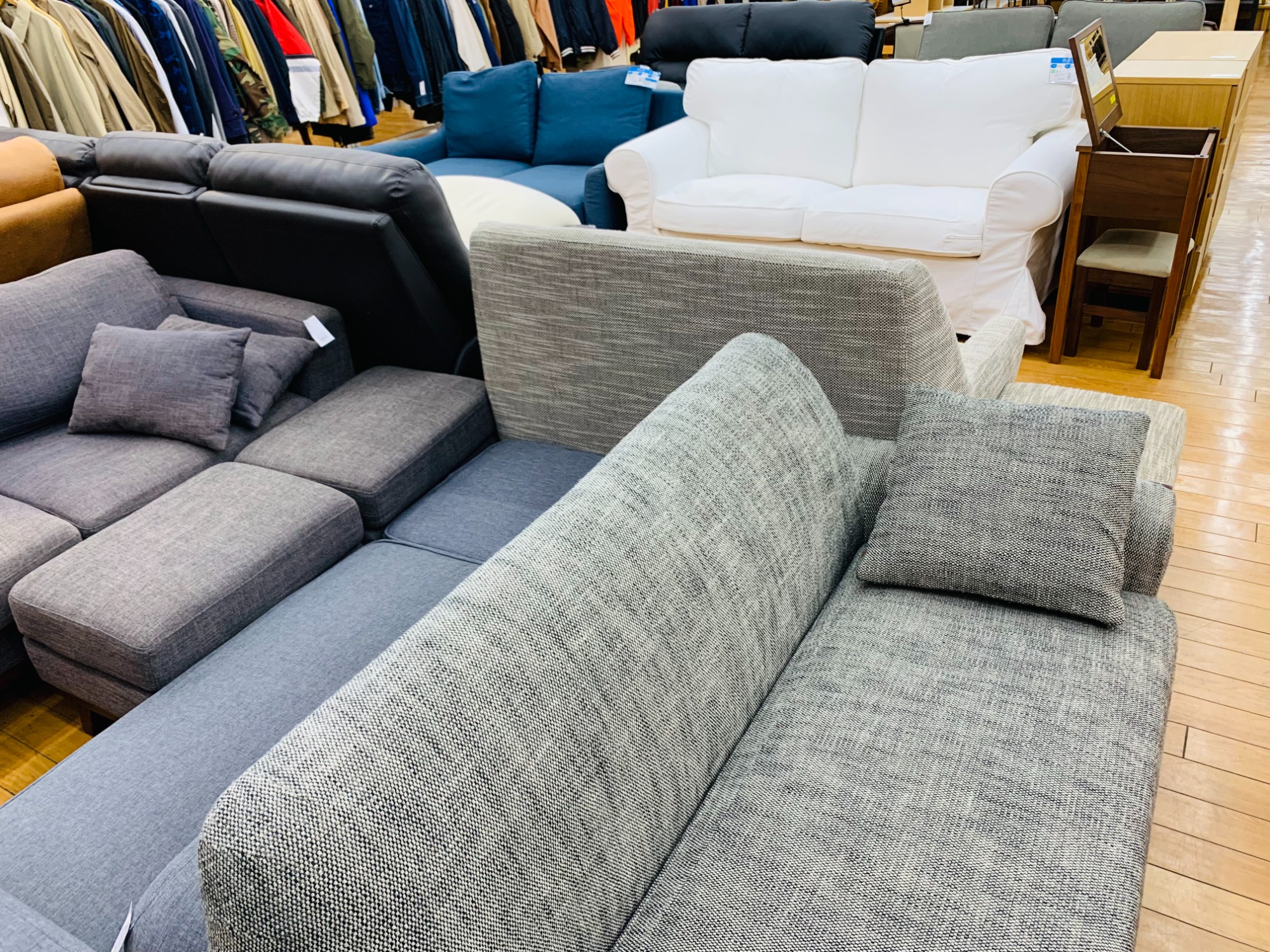 家具販売強化中】デニム生地2人掛けソファー をご紹介！！｜2023年03月 