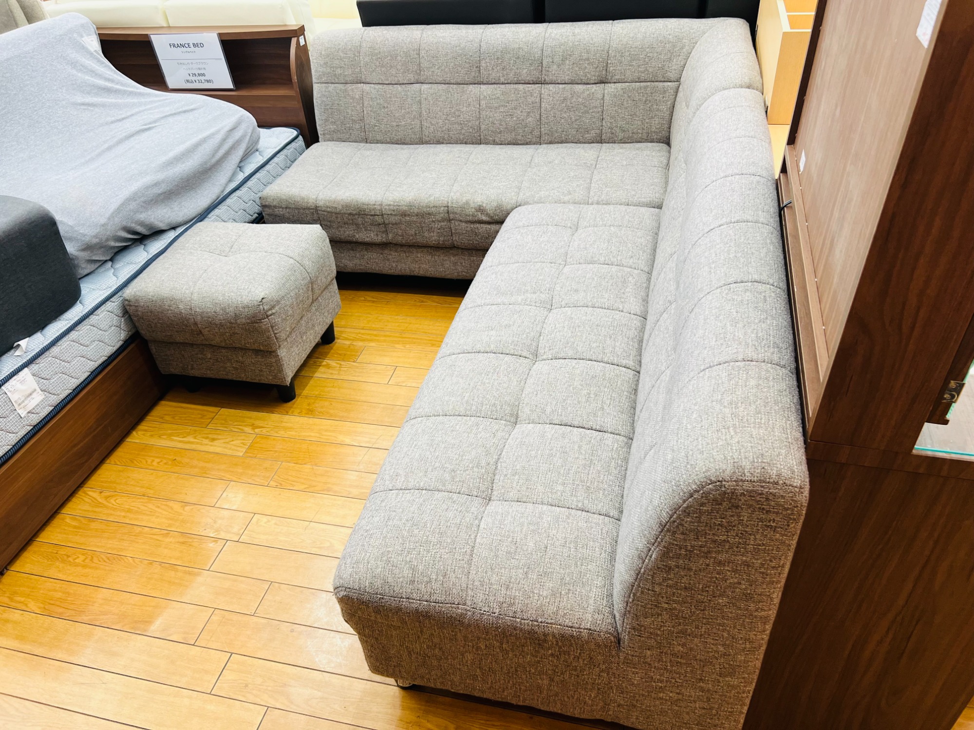 家具販売強化中】NITORI（ニトリ）の 跳ね上げ式収納 オットマン付き 