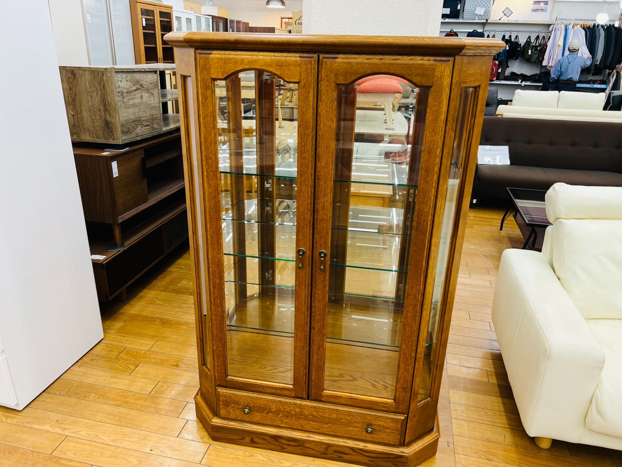家具販売強化中】えぞ民芸家具製作所のキュリオケースが入荷しました
