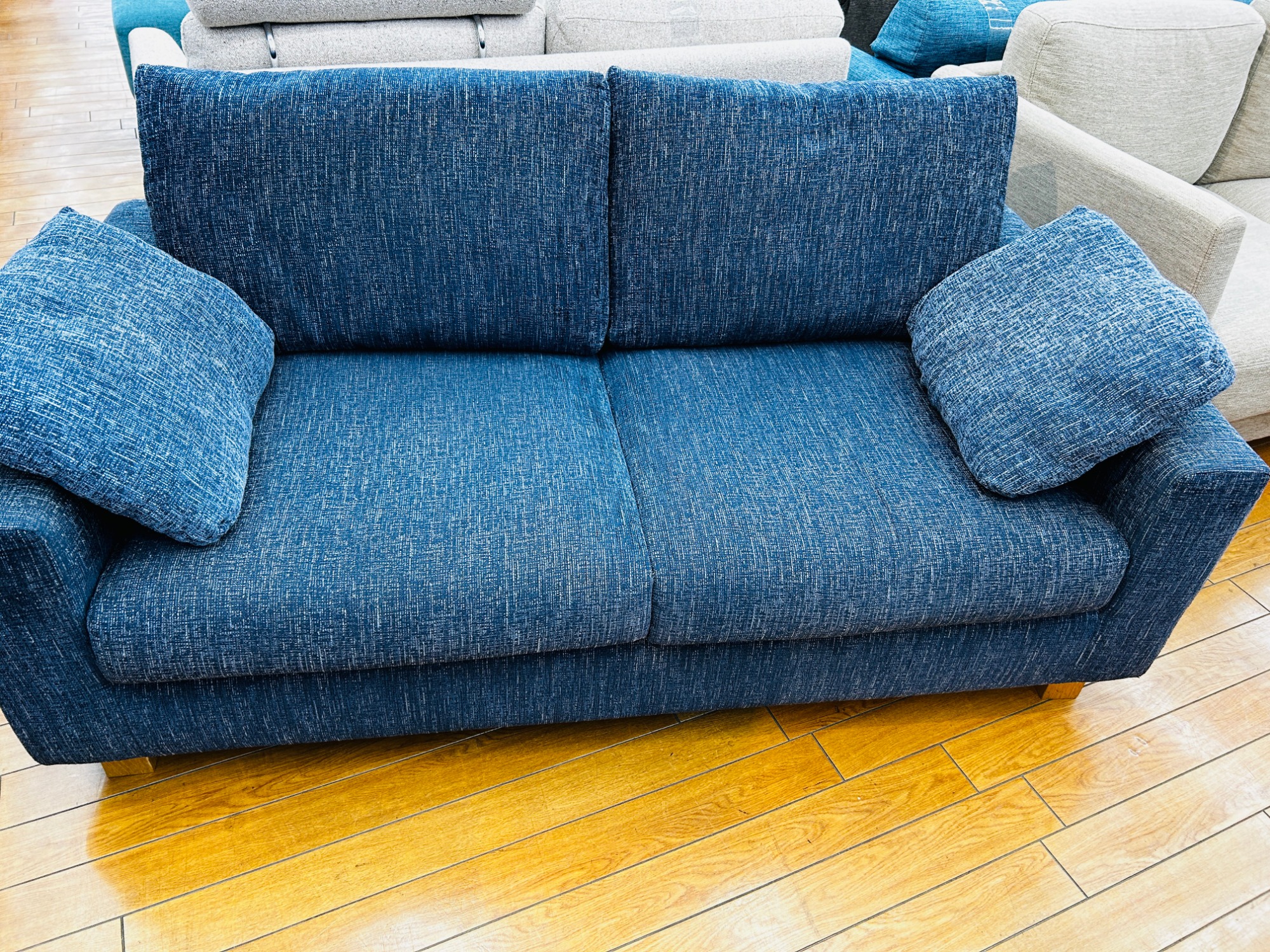 家具買取強化中】NOYES（ノイエス）の”2人掛けソファー”をご紹介