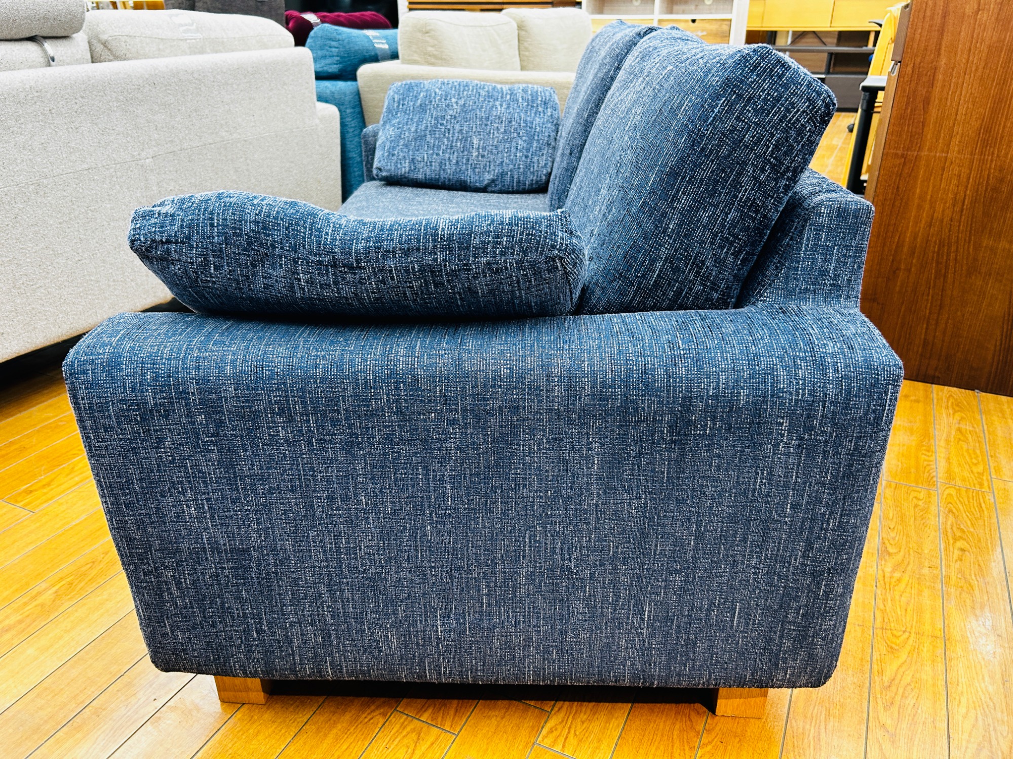 家具買取強化中】NOYES（ノイエス）の”2人掛けソファー”をご紹介