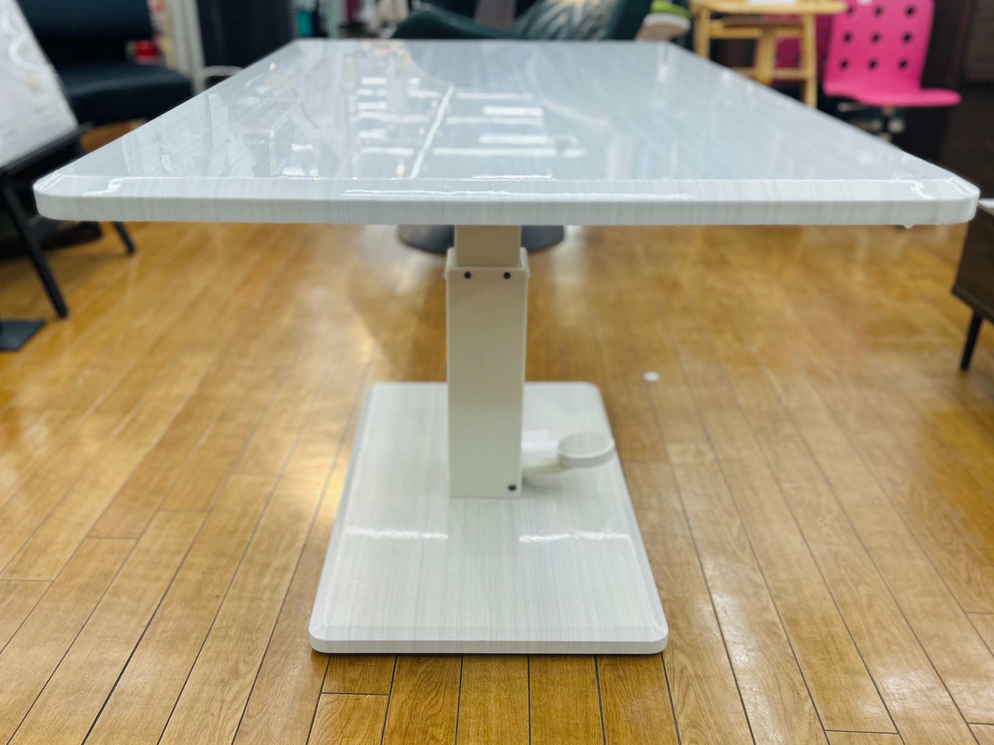 家具販売強化中】シギヤマ家具の”昇降式テーブル”をご紹介！｜2025年06