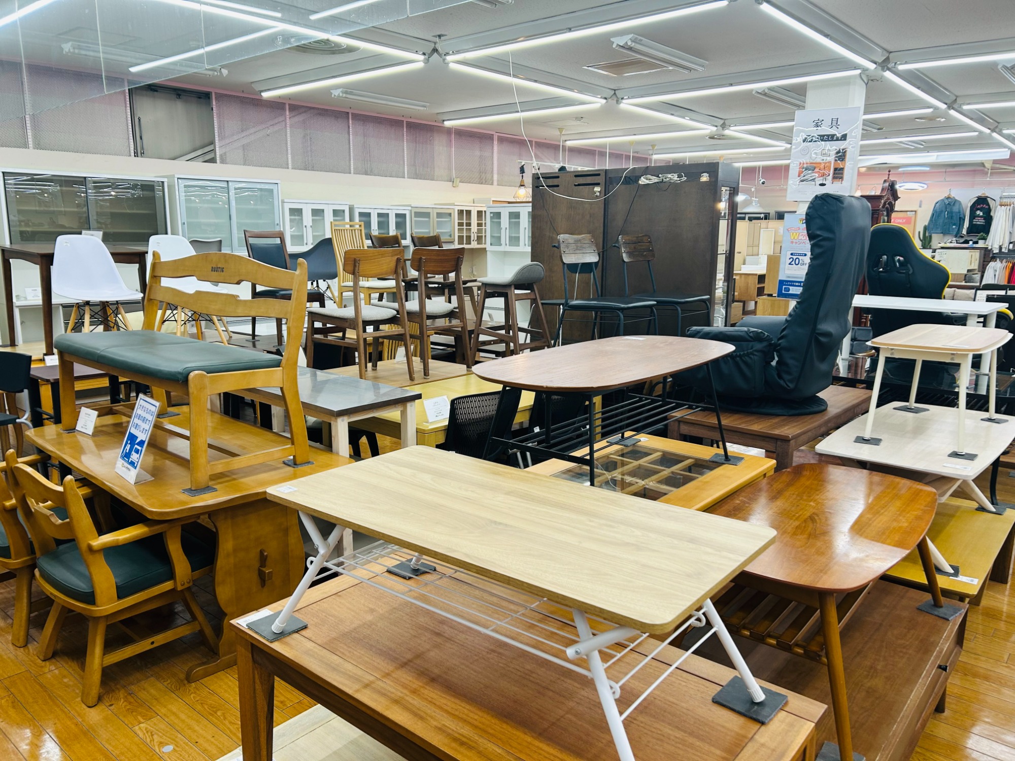 家具販売強化中】ベンチダイニング4点セットが入荷しました