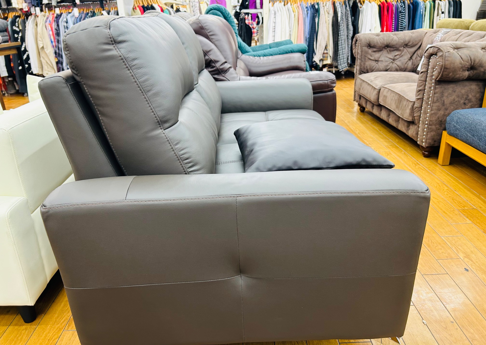 家具販売強化中】富士貿易（フジボウエキ）の”2人掛け半革ソファー