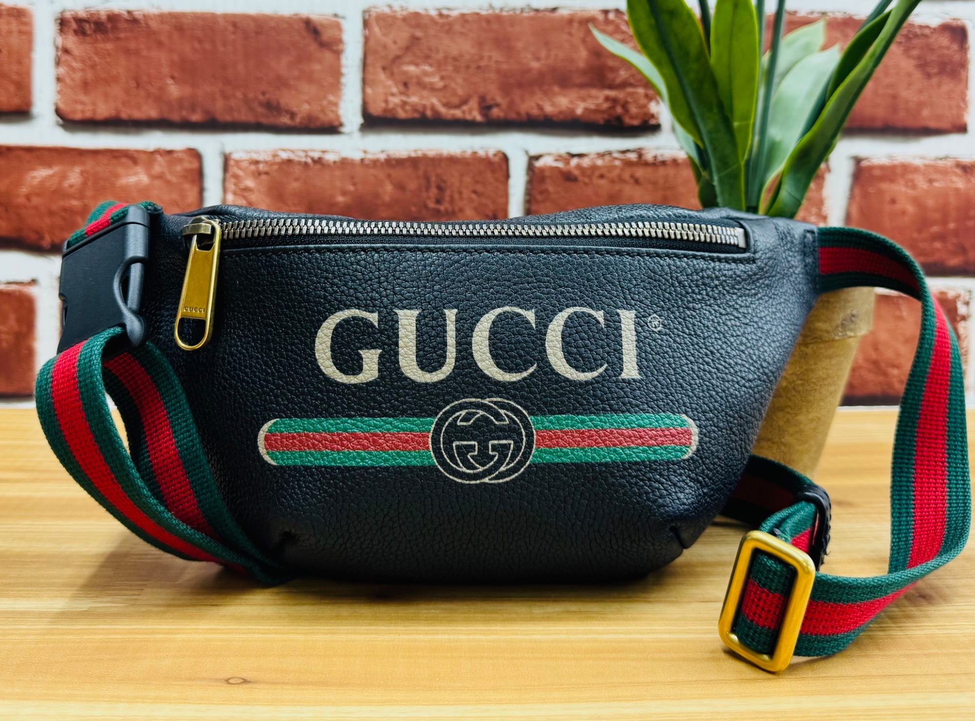 GUCCIポーチ　ショルダーにもなります。ベルト調整が可能です。 グッチ GUCCI ボディバッグ・ウエストポーチ GG RETRO ベルト