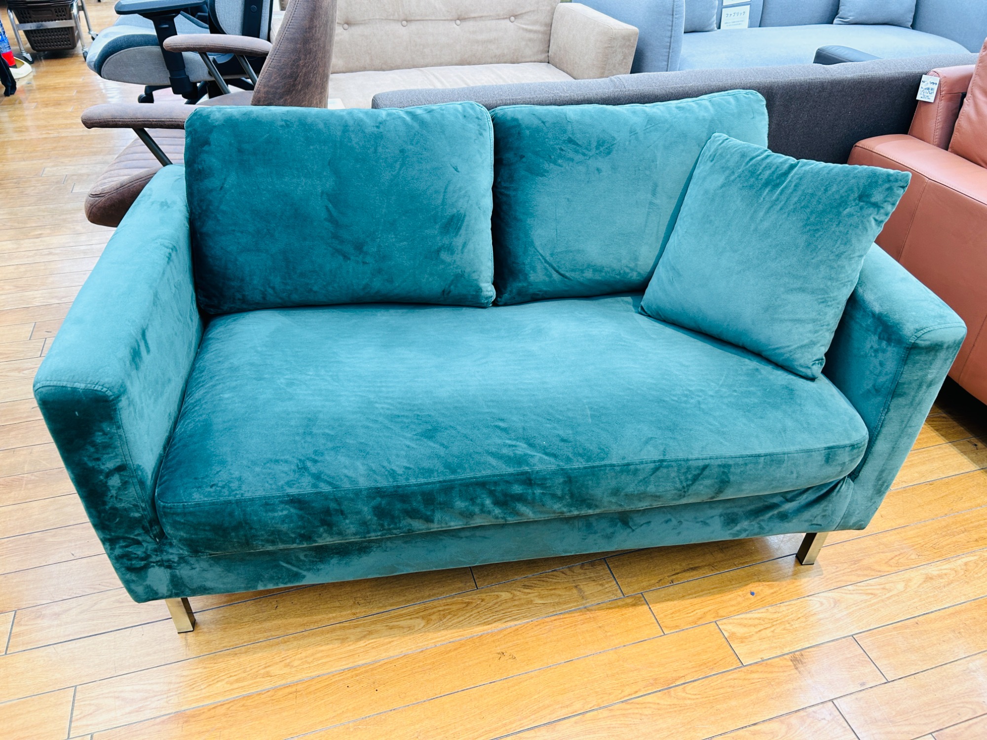 本日限定価格 LOWYA 2人がけソファー ベルベット調 LOWYA ベルベット調ソファ 2人掛け 家具販売強化中】LOWYA（ロウヤ）の