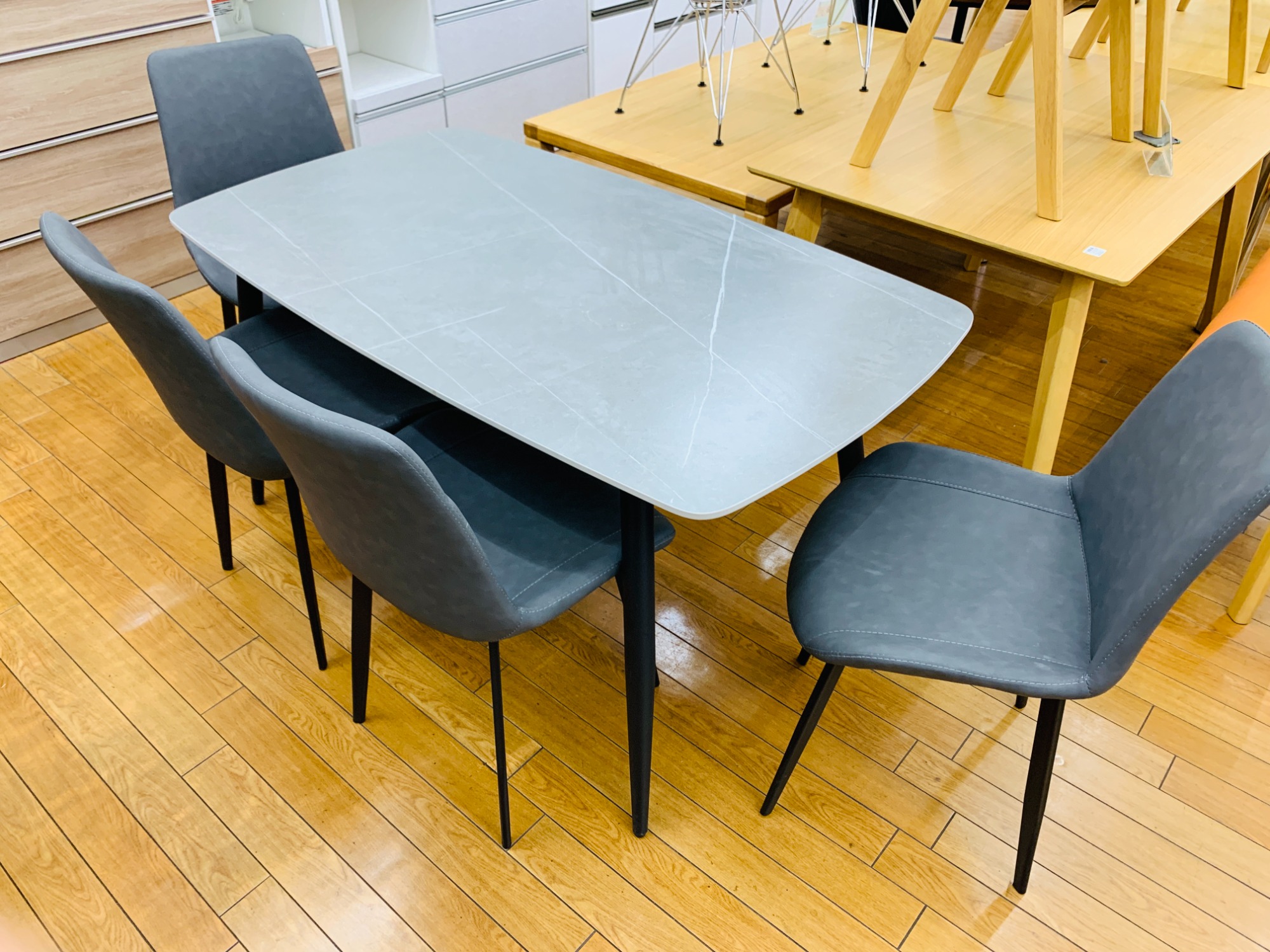 【未使用品！】アーバン通商　セラミックダイニング5点セット　入荷しました！ 家具販売強化中】アーバン通商のセラミックテーブル5点セットをご紹介