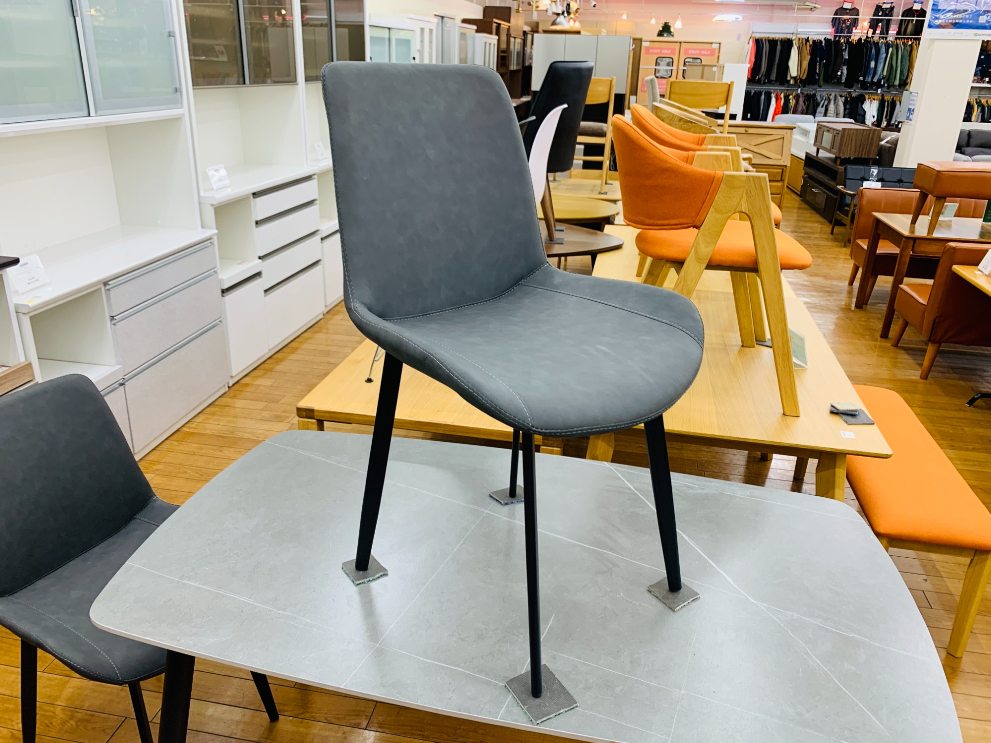 家具販売強化中】アーバン通商のセラミックテーブル5点セットをご紹介