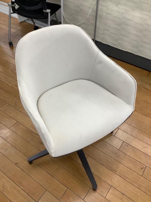 家具販売強化中】Vitra（ヴィトラ）のソフトシェルチェア販売中です