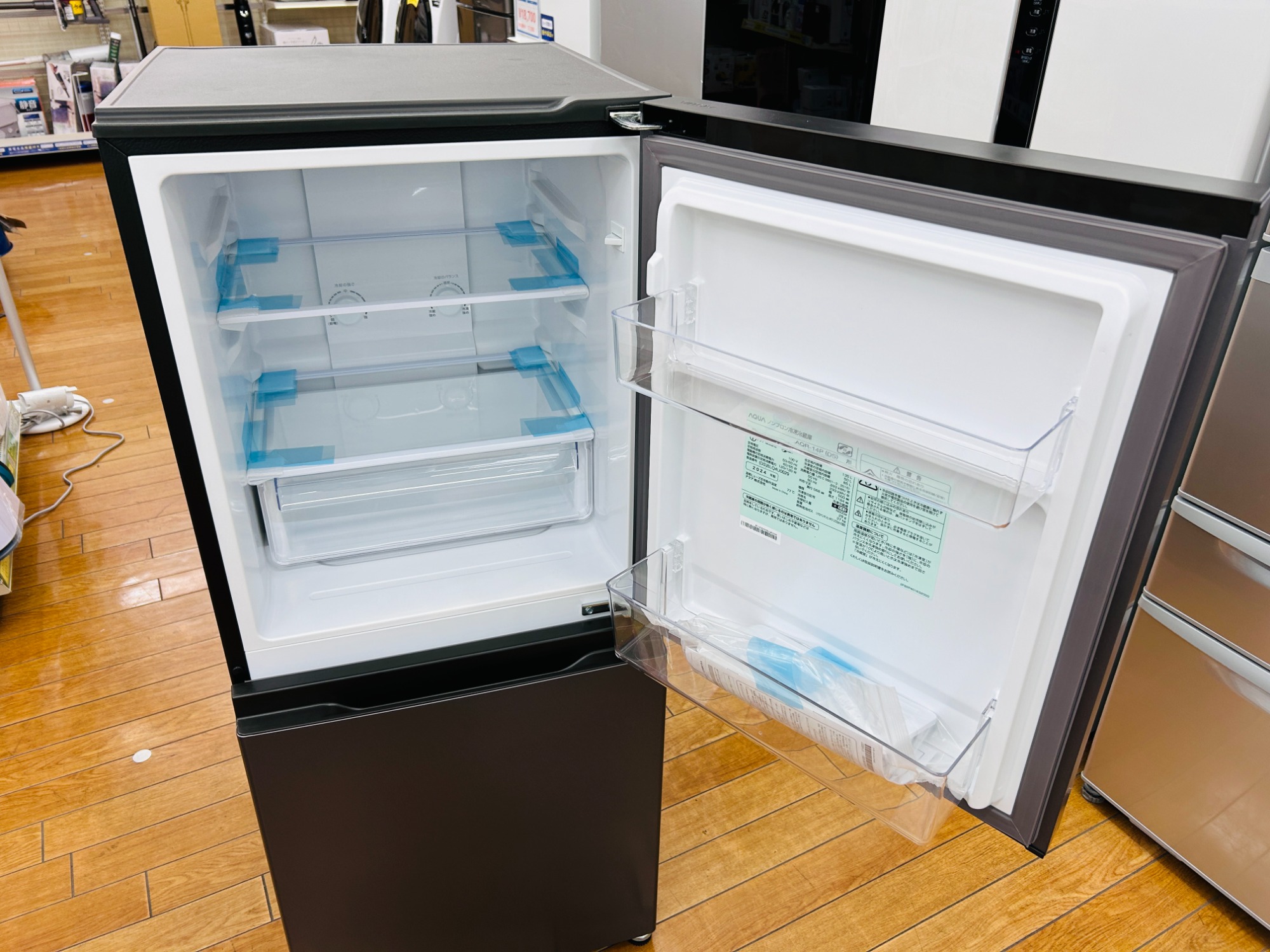 1年間の動作保証！1時間無料軽トラ貸出し、有料配送あり【トレファク入間店】2017年製SHARPの冷蔵庫をご紹介！ 軽トラ無料貸し出し！】冷蔵庫、洗濯機の販売を強化中！【・有料配送