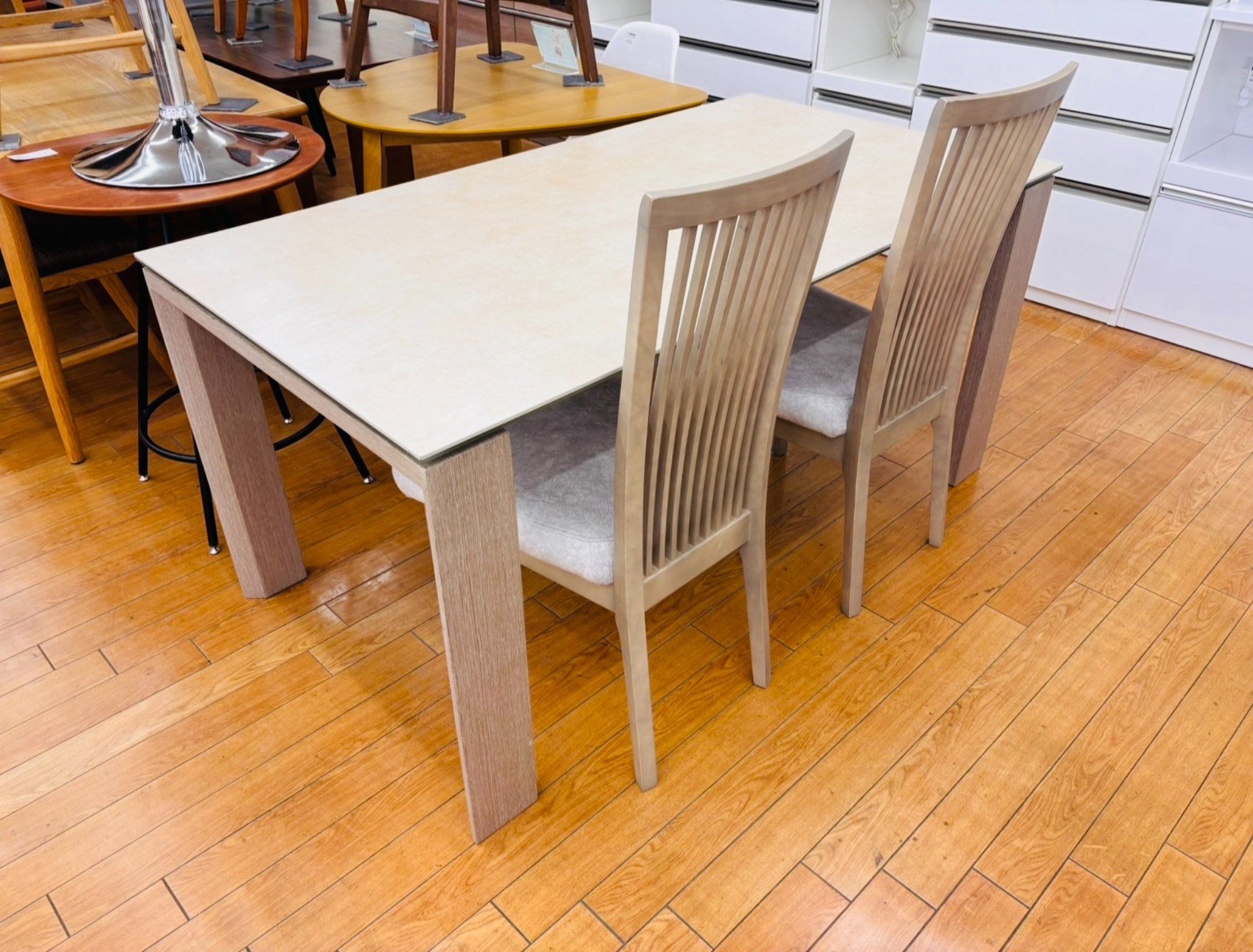 家具販売強化中】東京インテリアの``VIENWOOD``シリーズ の ダイニング