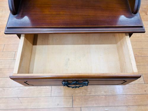 家具販売強化中】 karimoku（カリモク）の コロニアルシリーズの電話台