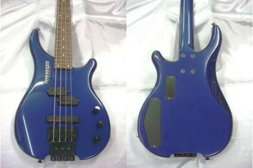 REVOLVER BASSのエレキベース