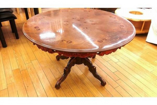 家具・インテリアのダイニングテーブル