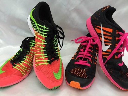 スポーツ・アウトドアのランニングシューズ