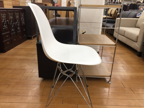 プララスチックシェルサイドチェアのHerman Miller