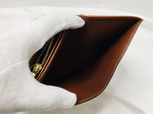 モノグラムの財布