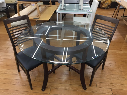 生活家具のテーブル