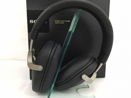 オーディオ機器のヘッドホン