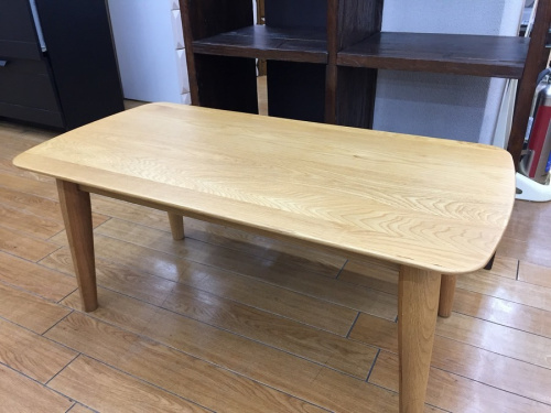 生活家具のテーブル