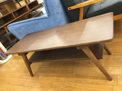 生活家具のテーブル