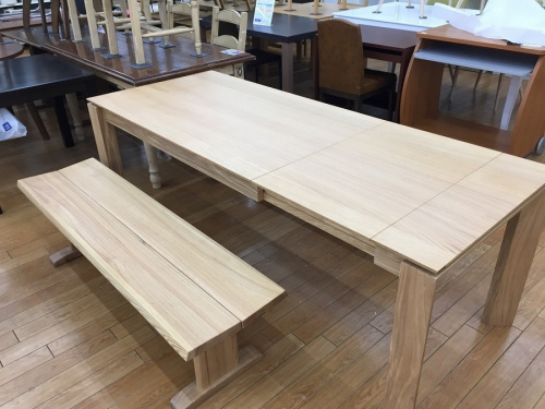 ダイニングセットの大川家具